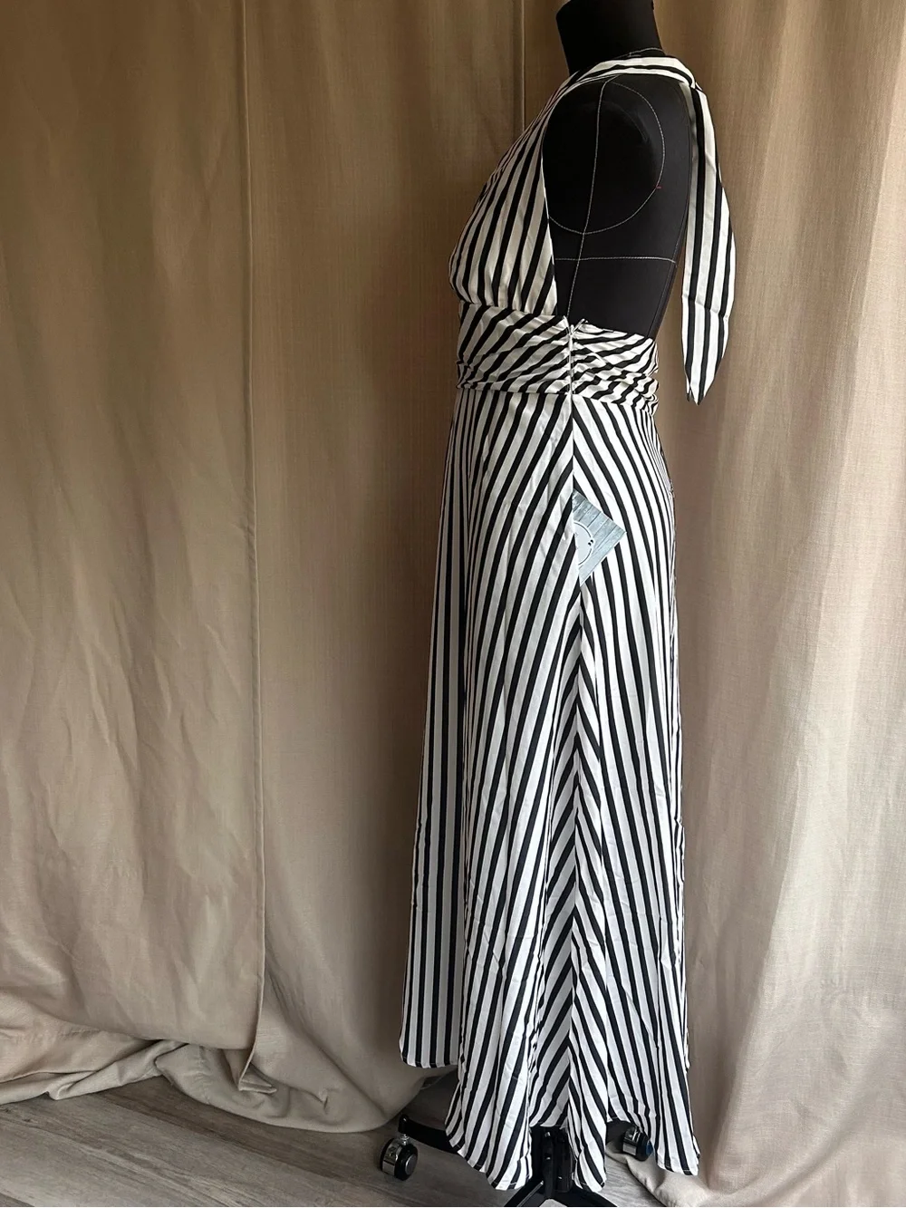 Commense Black and White Stripe Backless Pockets Dress - Picture 3 of 8
